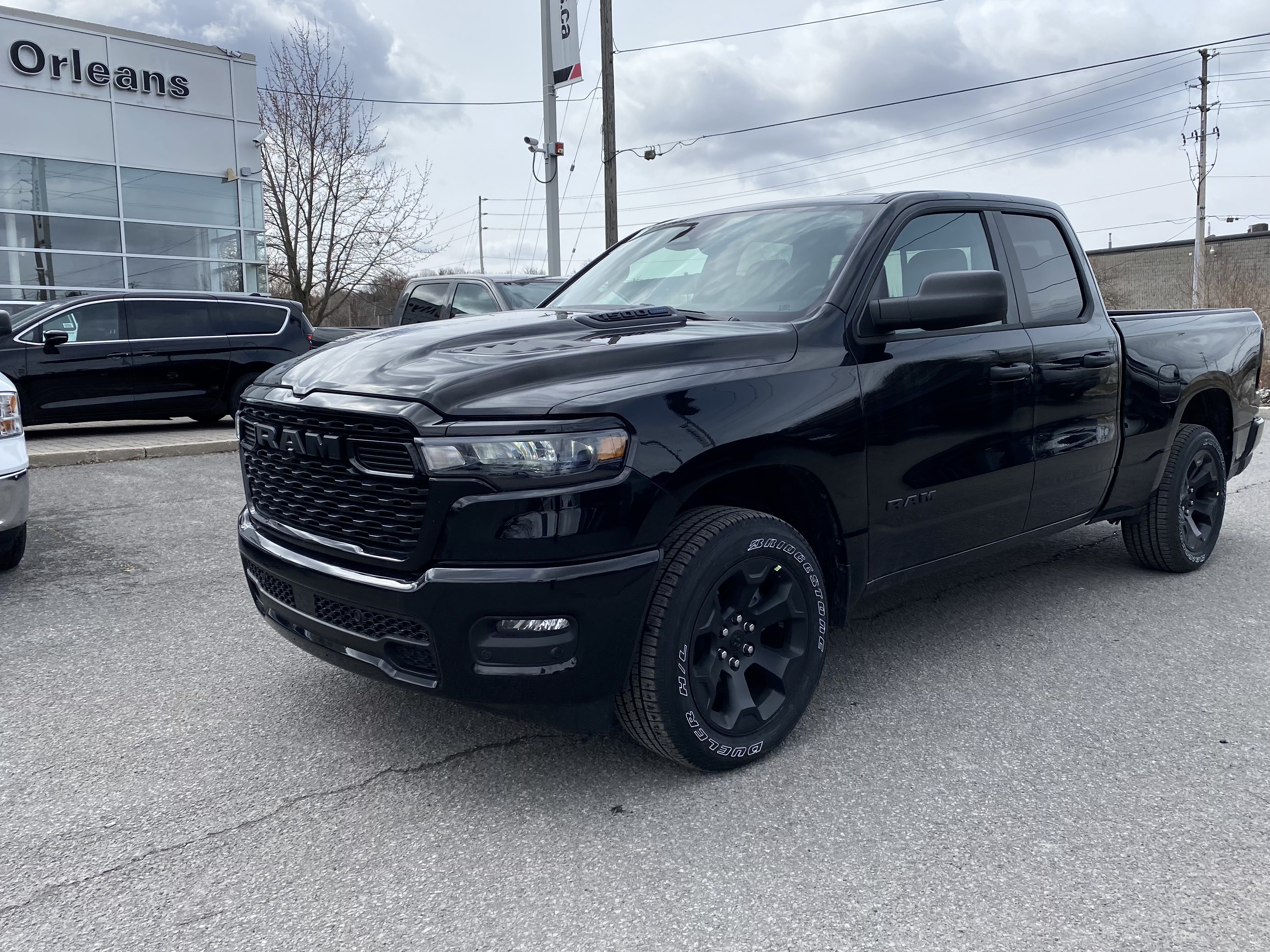 RAM 1500 Express Quad Cab 4WD 2026