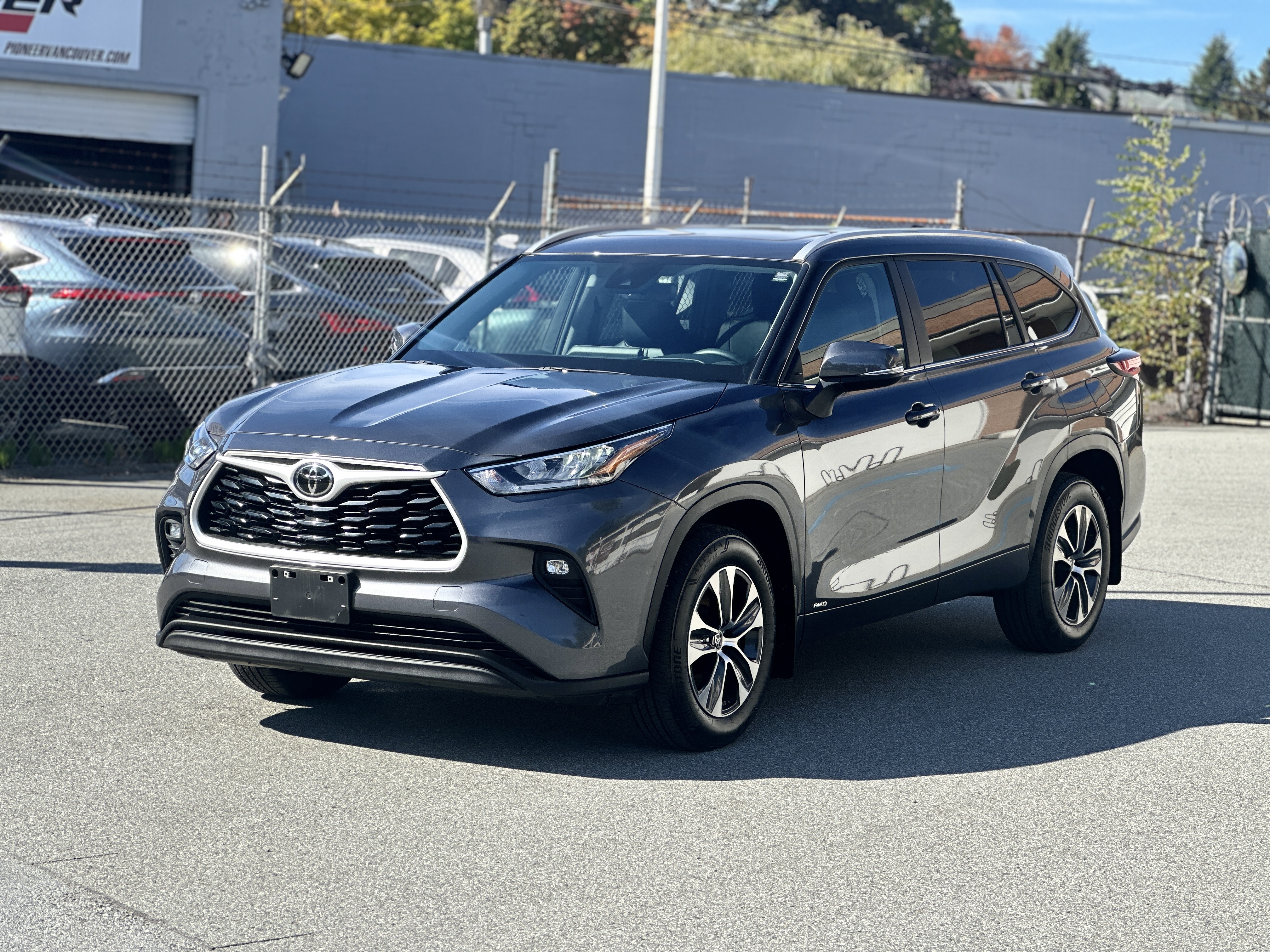 Gray (Magnetic Grey Metallic) 2025 Toyota Highlander Hybrid SUV / Crossover All-Wheel Drive Automatic