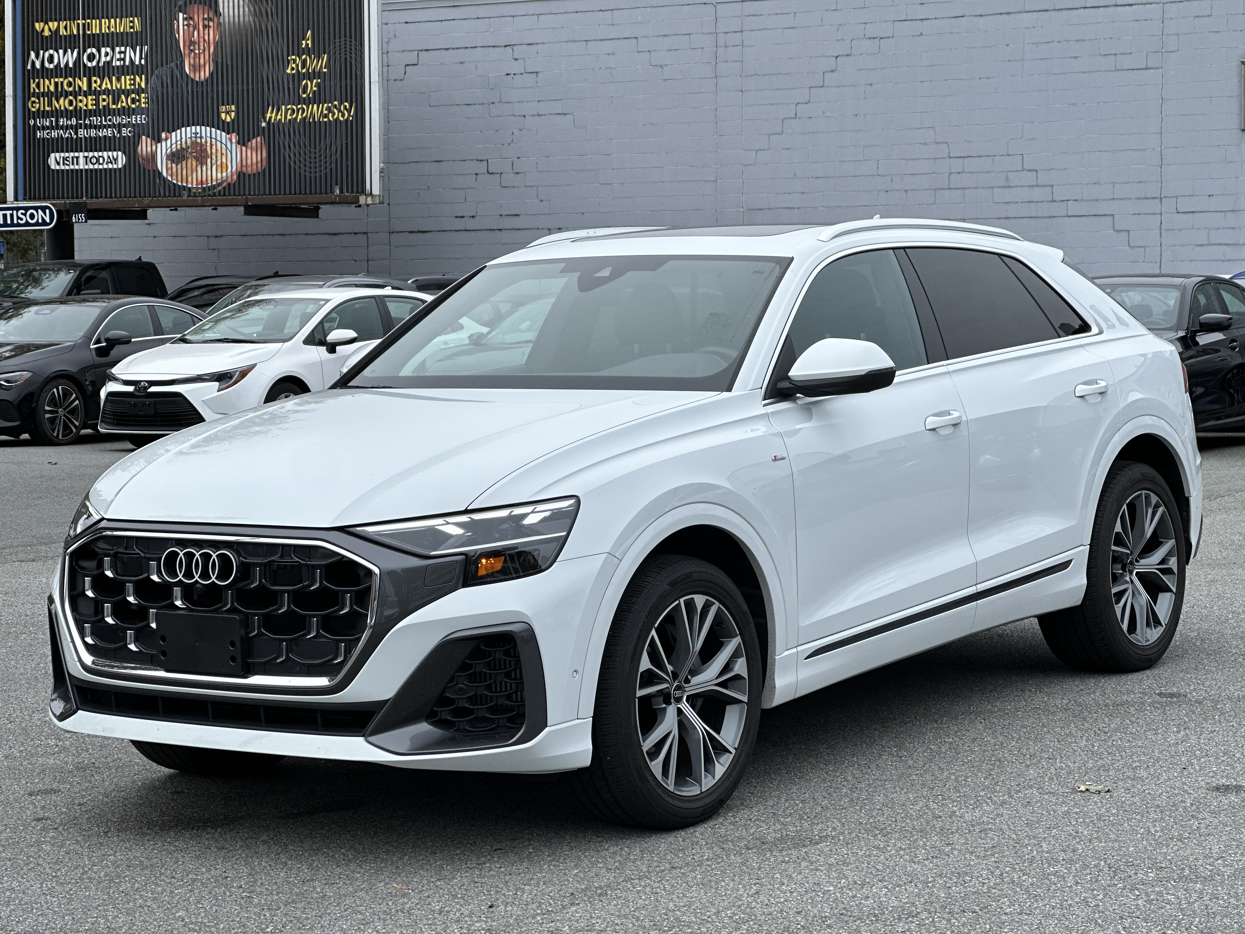 Carrara White 2025 Audi Q8 SUV / Crossover Automatic